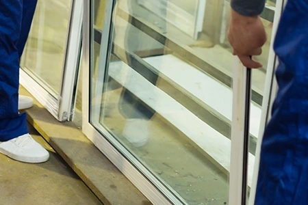 Commercial Glass Repair Technician in Lansing